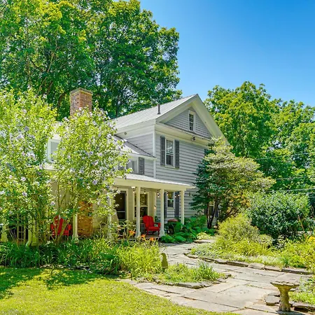 Historic Catskills Farmhouse With Yard Pets Welcome